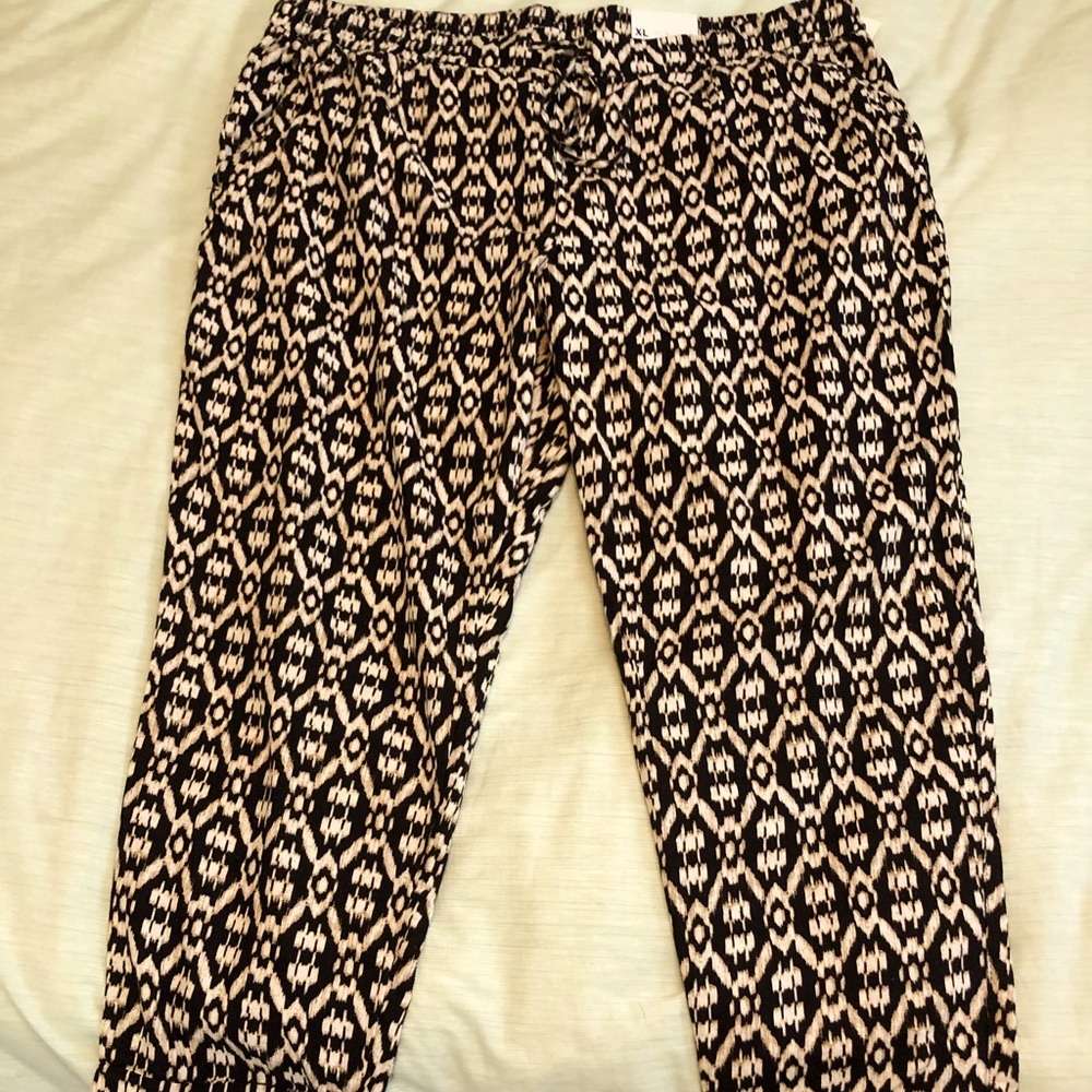 Old Navy Ikat patterned linen pants, black & cream